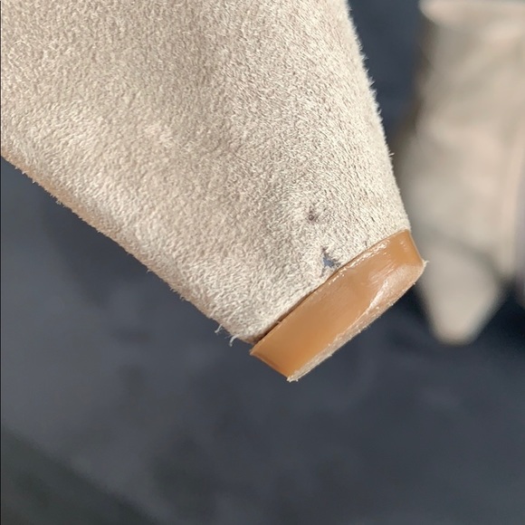 Vince Camuto suede ankle boots. 8.5 - Picture 8 of 9